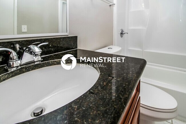 Building Photo - 3 Bedroom Pet-Friendly Home in APOPKA, FL with Main Street Renewal