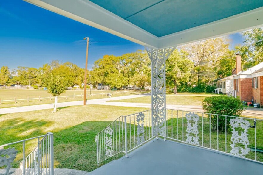 Building Photo - 2861 Potter Dr