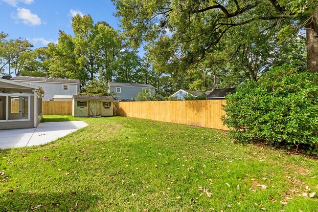 Building Photo - Great Location and Access to Interstate!