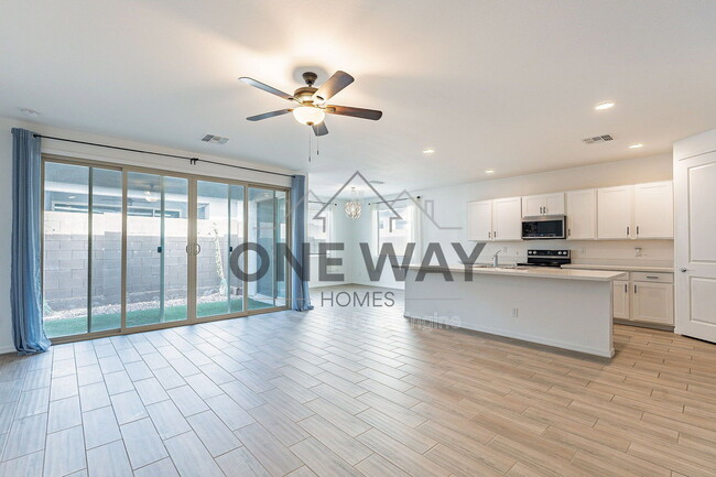 Building Photo - 9258 E Static Ave