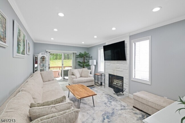 Building Photo - 70 Overlook Dr