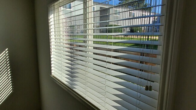 Building Photo - Spacious 2 Bedroom, 1 Bathroom Moraga Condo