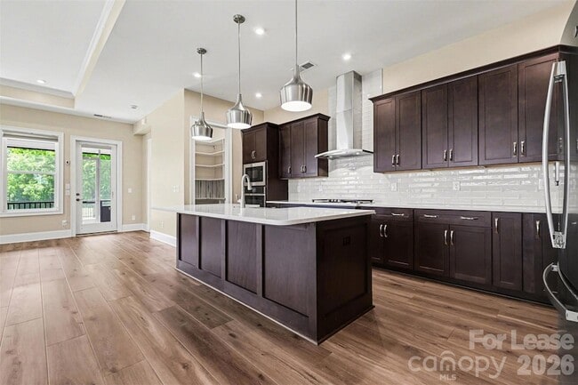 Building Photo - 2026 Lake Como Dr