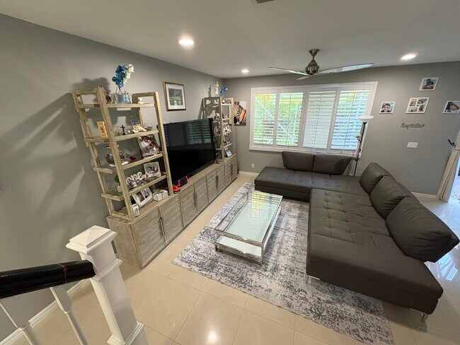 Building Photo - 9205 Villa Palma Ln