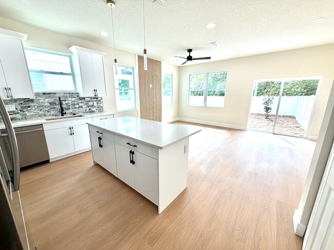 Building Photo - 3614 Temple St