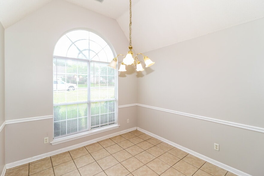 Building Photo - 7248 Bridgefield Dr