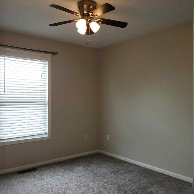 Building Photo - 449 Poplar St