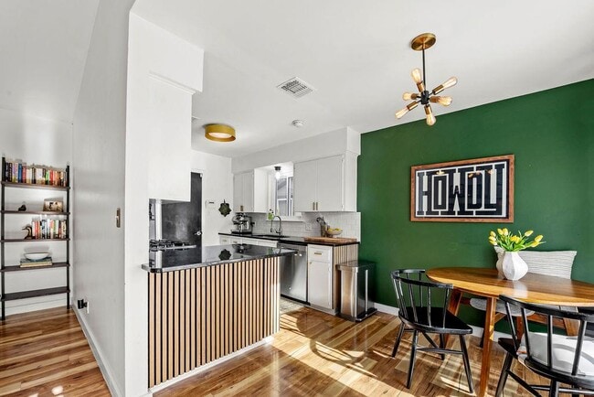 Building Photo - 6803 Castlekeep Way