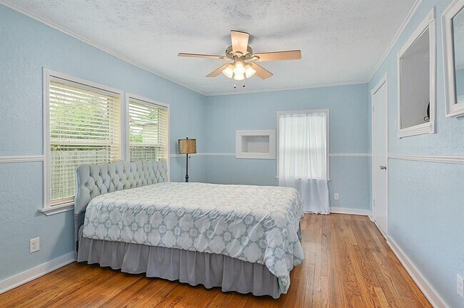 Building Photo - 809 S Coulter Dr