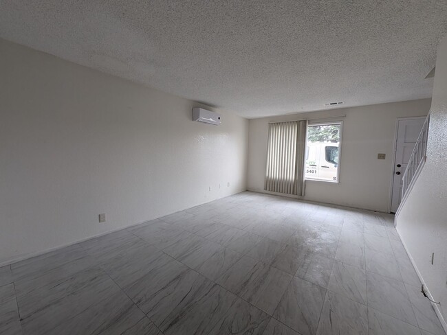 Building Photo - B- 6-Unit  9532-9536 1/2 Cedar Street.