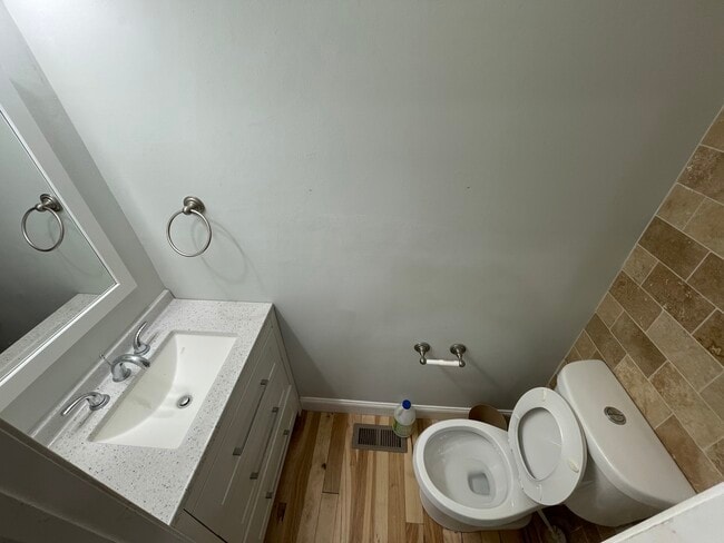 Building Photo - 5722 Cedar Ln