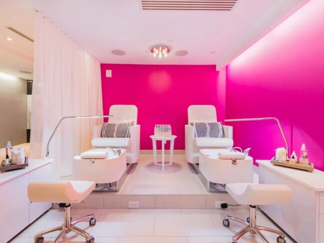 Building Photo - 3101 Bayshore Dr