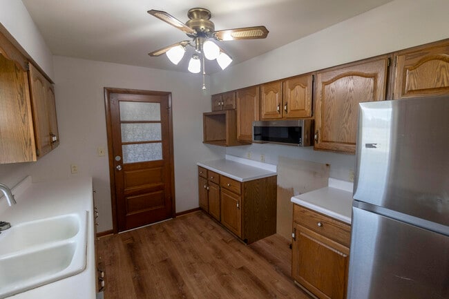 Building Photo - 1213 E Smiley Ln