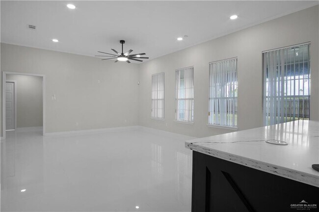 Building Photo - 21 Mynah Ave