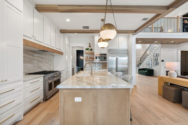 Building Photo - 6626 Saxet St