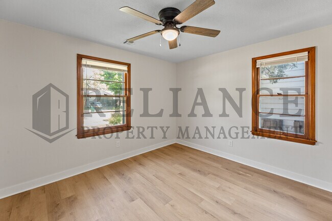 Building Photo - 1103 S Waverly St