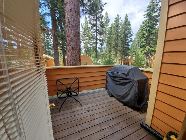 Building Photo - Rare summer seasonal rental!