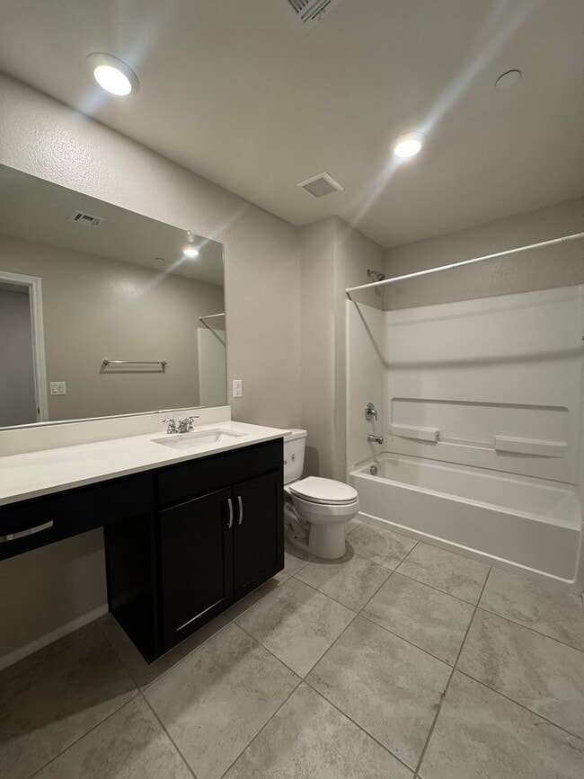 Building Photo - Beautifully Upgraded Townhome in Inspirada