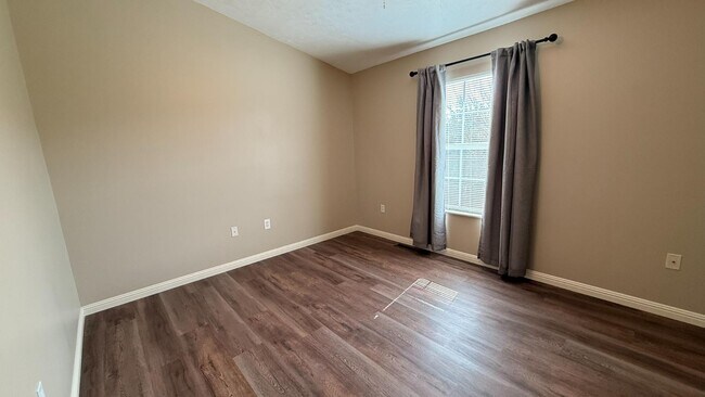 Building Photo - 266 Bradford Square