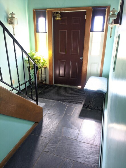 front entry - 1916 N 44th Ave