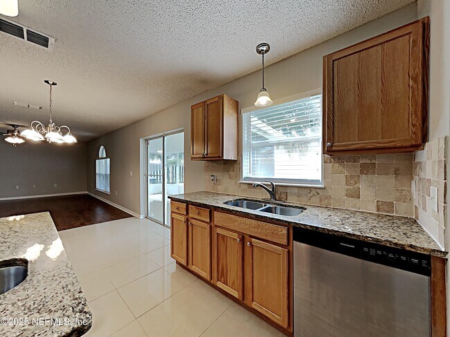 Building Photo - 5596 Ashleigh Park Dr