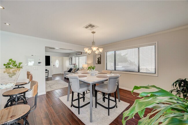 Building Photo - 2064 Waverly Cir