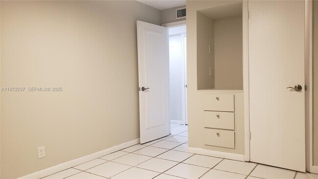 Building Photo - 1940 NE 31st Ct