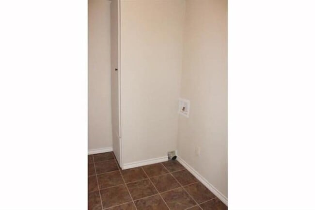 Building Photo - 404 SW 71st St
