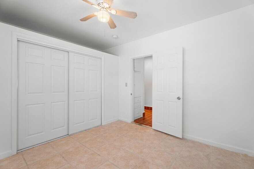 Building Photo - 4815 N Flagler Dr