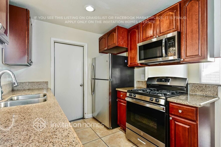 Building Photo - 810 Trinidad Way