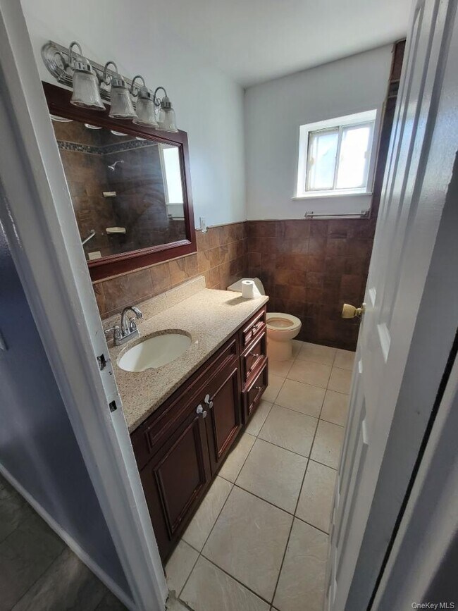 Building Photo - 449 Bolton Ave