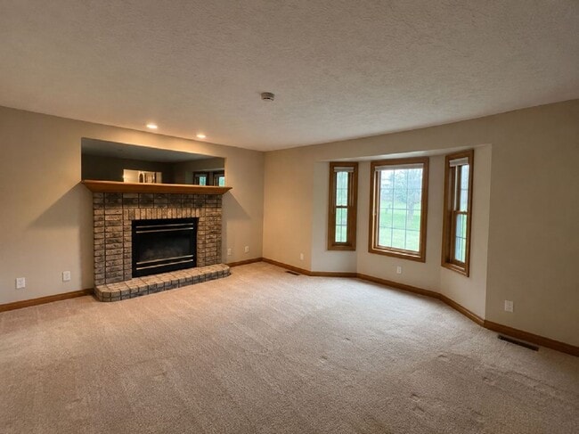 Building Photo - GORGEOUS 3 BEDROOM HOME ON WEST SIDE OF TRAVERSE CITY