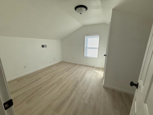 Building Photo - 705 E Riverside Dr