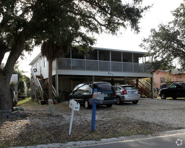 850 San Carlos Dr 850 San Carlos Dr Fort Myers FL 33931 Apartment