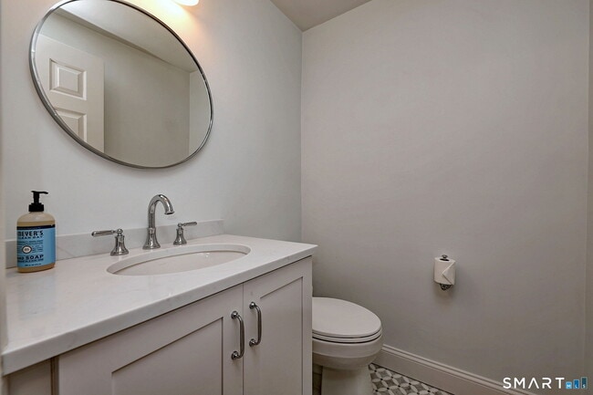 Building Photo - 105 Harbor Dr