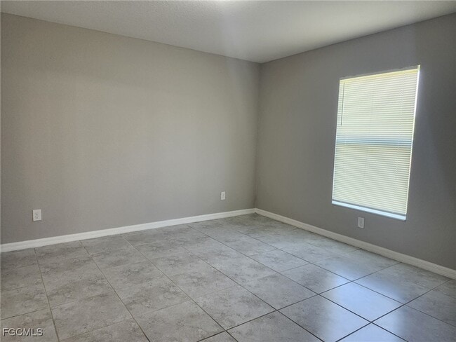 Building Photo - 2718 5th St SW