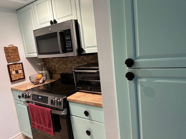 Building Photo - 4843 Coquina Key Dr SE