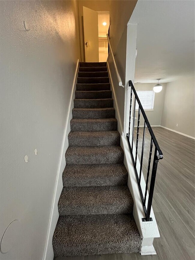 Building Photo - 401 NW 24th St