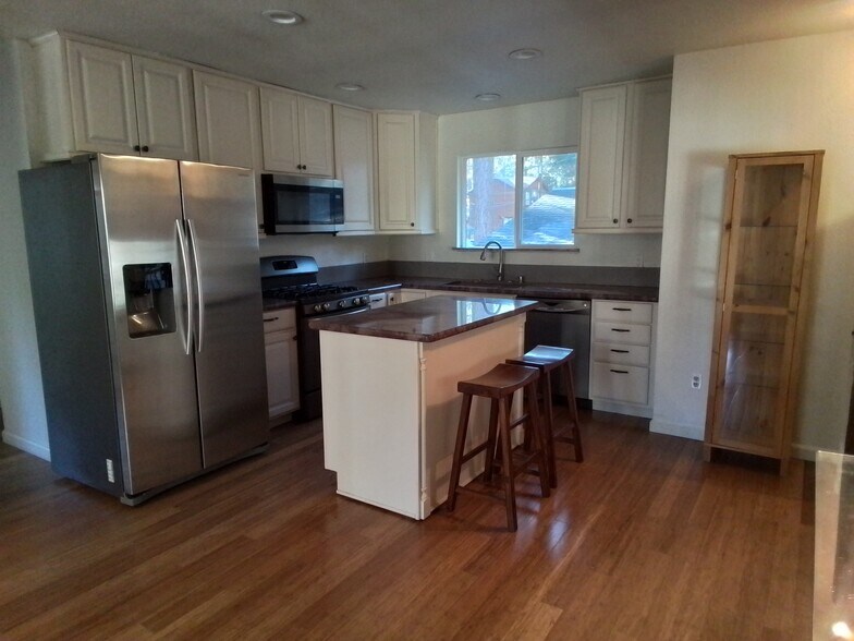 Building Photo - 2103 12th St