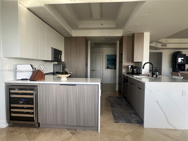 Building Photo - 1395 S Ocean Blvd
