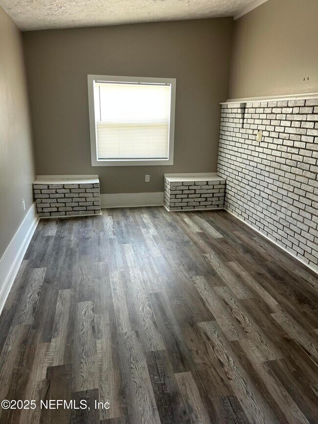 Building Photo - 6946 W Virginia Ave