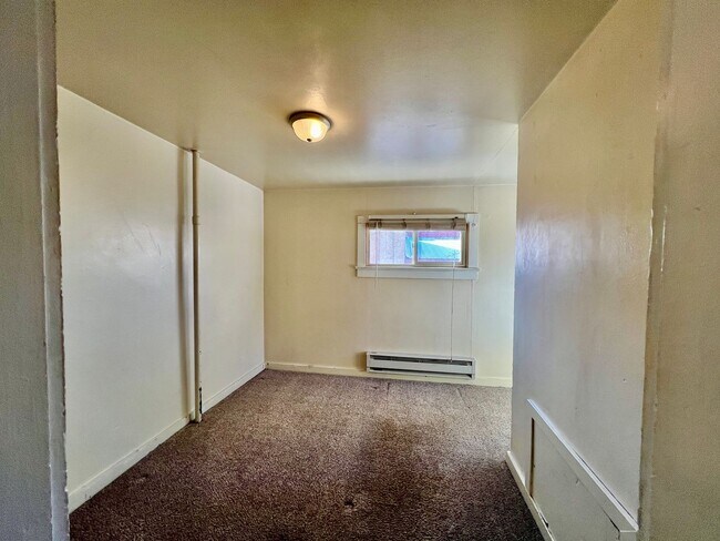 Building Photo - 323 Whiteriver Ave