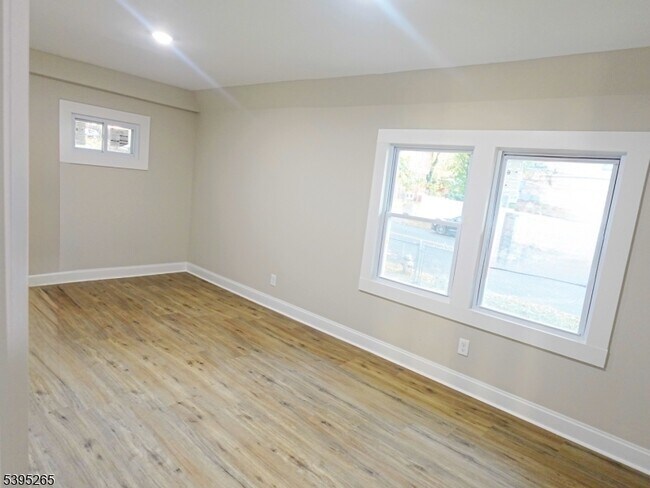 Building Photo - 32 Elmwood Ave