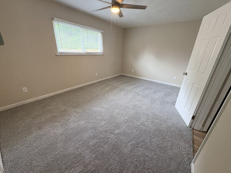 Building Photo - 200 Kilby Shores Dr