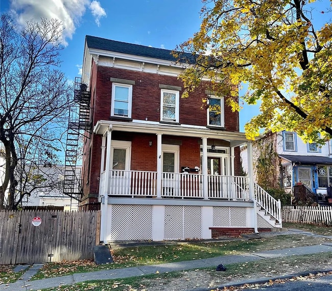 Primary Photo - 9 S Clinton St