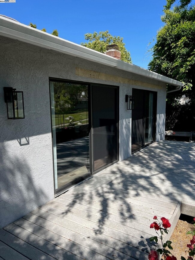 Building Photo - 535 Cambrian Way