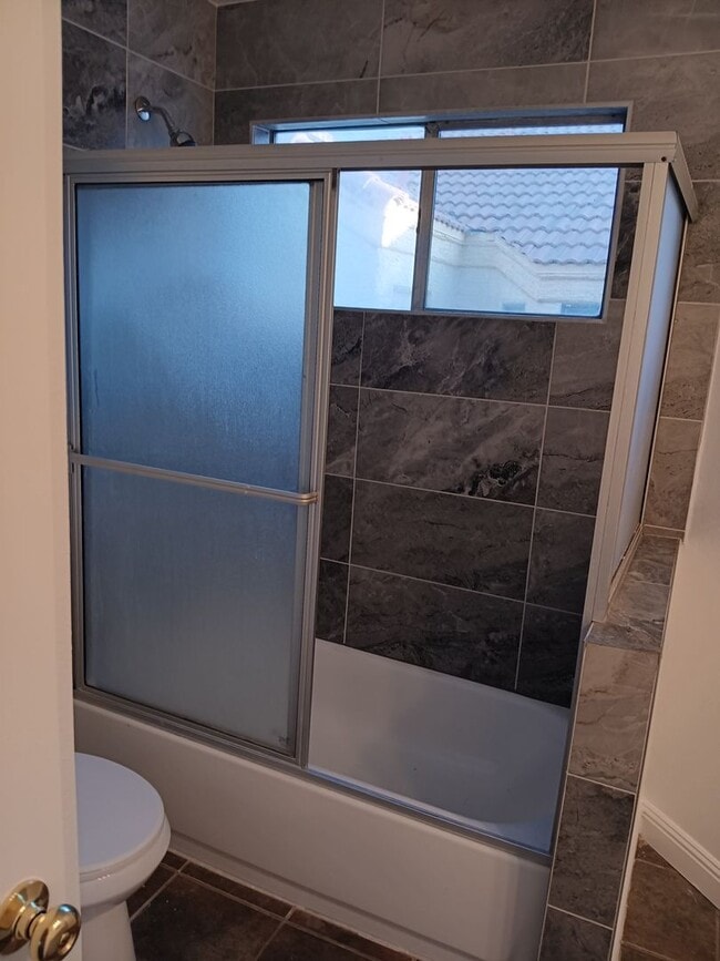 Building Photo - **RENT READY***LOVELY 3 BEDROOM ,2 BATH HOME NOW AVAILABLE FOR RENT!