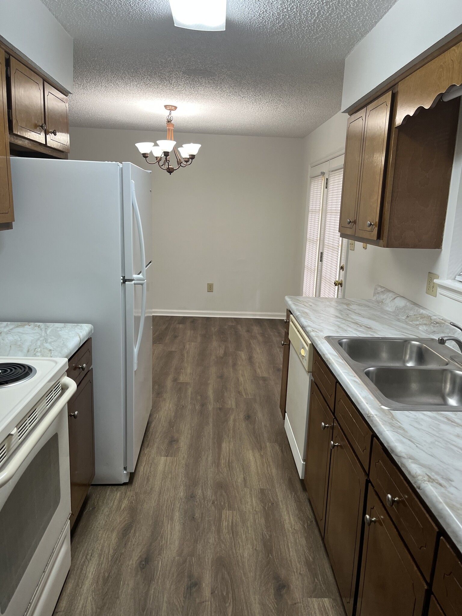 Kitchen - 608 Bison Ln