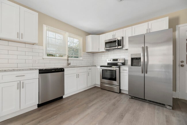 Building Photo - 804 Townsend Ave