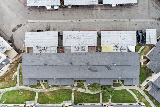 Building Photo - 3700 Mountain Ave N